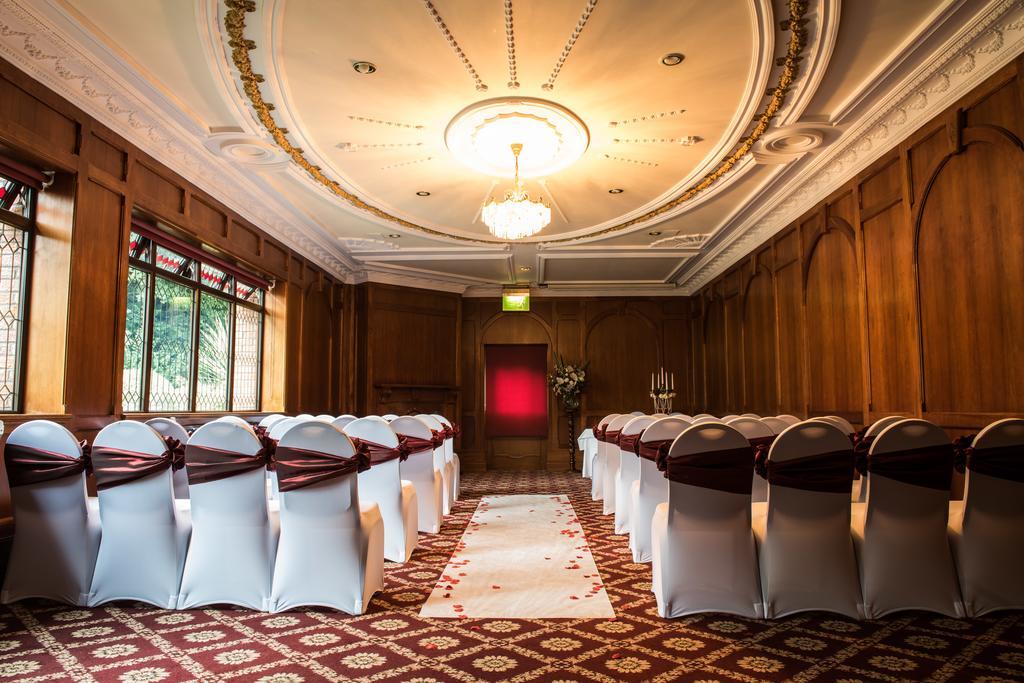 Bredbury Hall Hotel ستوكبورت المظهر الخارجي الصورة